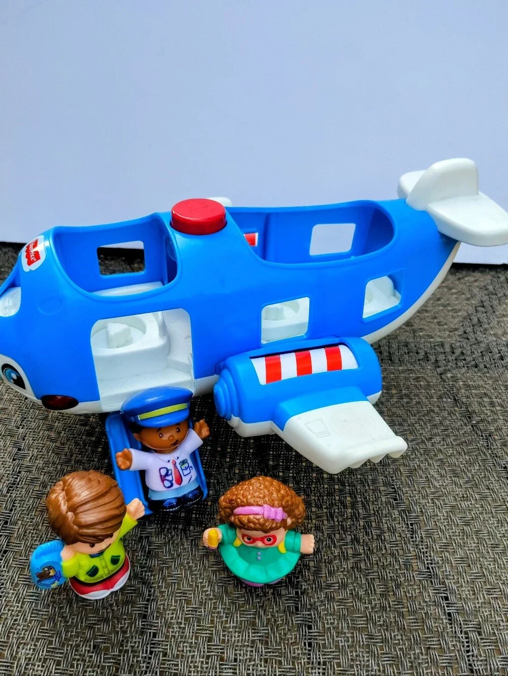 Fisher Price Little People Blue Jet Plane Musical Sounds Talking with 3 People